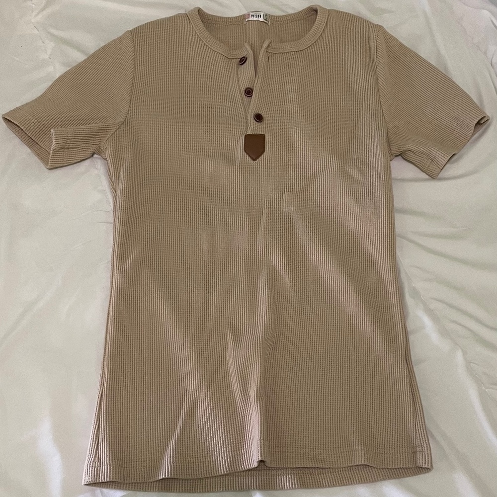 Tan quarter button T
